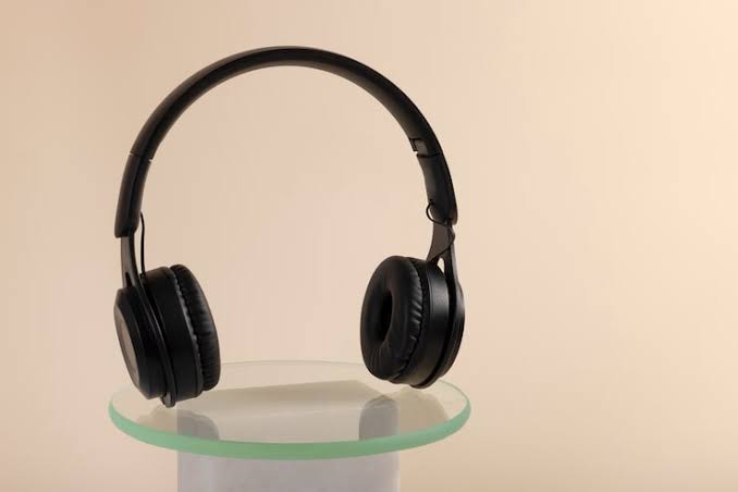 Matte Black On-Ear Bluetooth Headphones | Studio Clarity